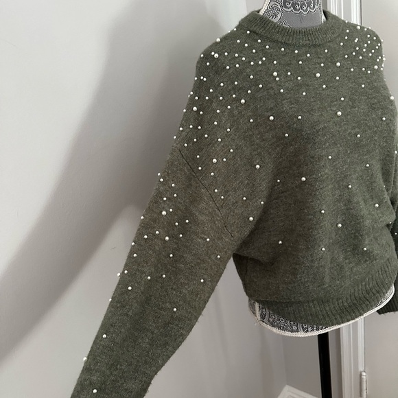 H&M Women’s XS Olive Green Pearl Appliqué Pullover Sweater. Oversized. Stretch. - Picture 9 of 16